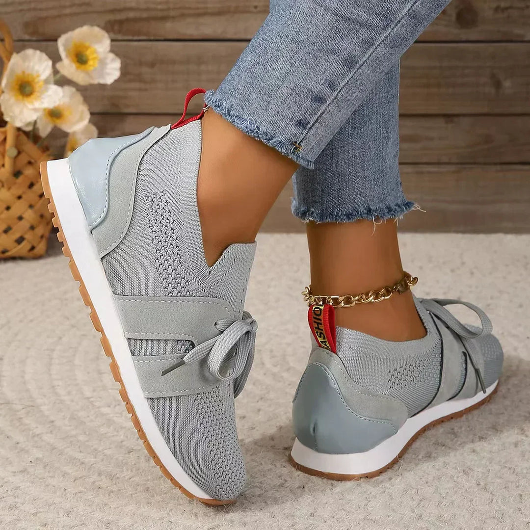 Orthopedische damesschoenen, elegant en comfortabel, in rood met antislipzool en ademend materiaal.