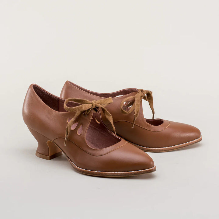 Orthopedische damesschoenen, elegant, hoge hak, modern design, zwart, met antislipzool voor comfort en stabiliteit.