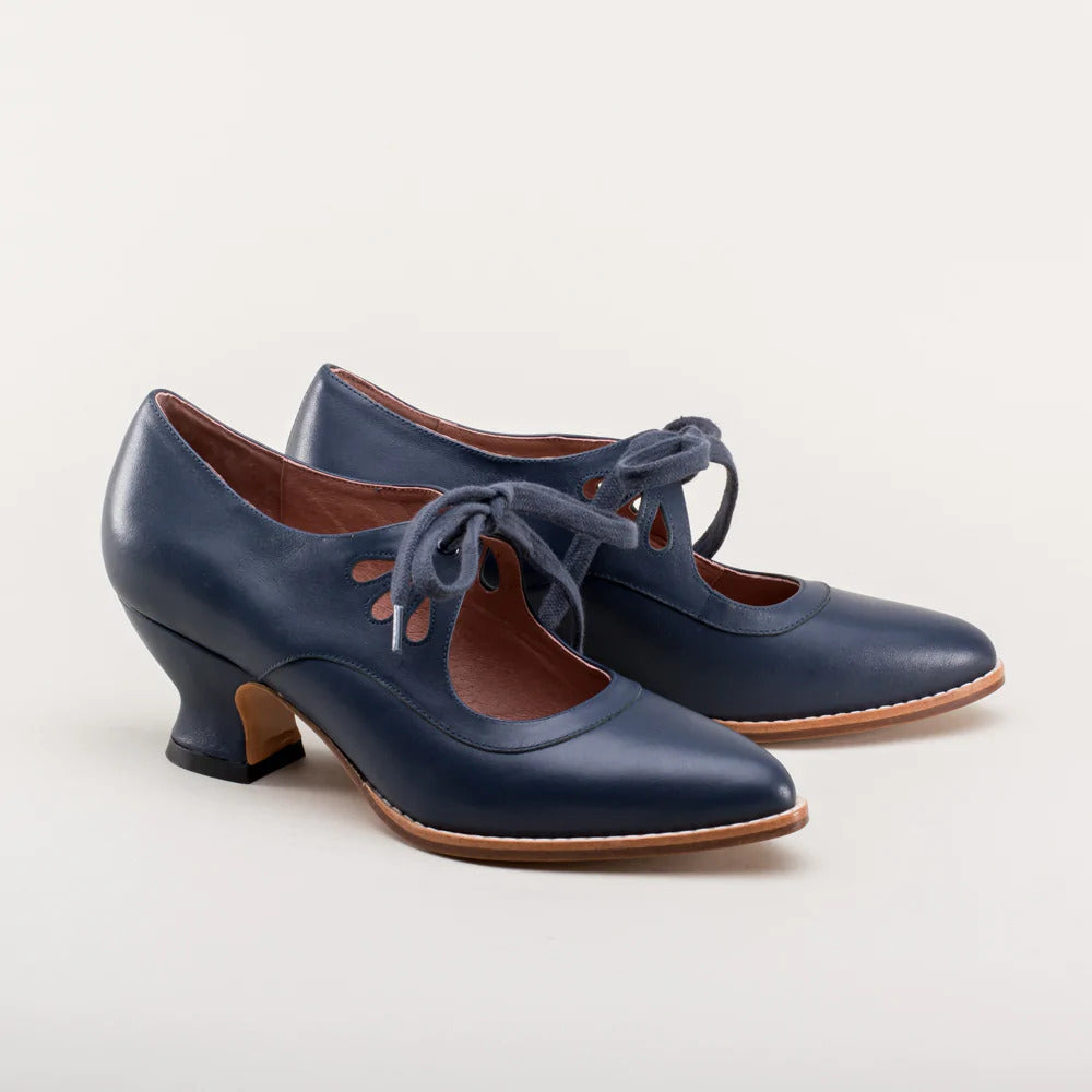 Orthopedische damesschoenen, elegant, hoge hak, modern design, zwart, met antislipzool voor comfort en stabiliteit.