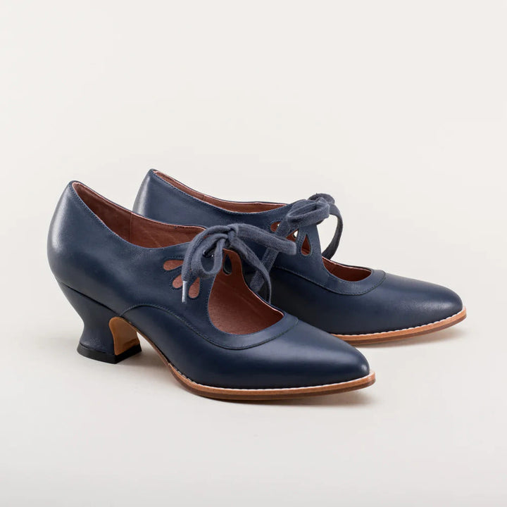 Orthopedische damesschoenen, elegant, hoge hak, modern design, zwart, met antislipzool voor comfort en stabiliteit.
