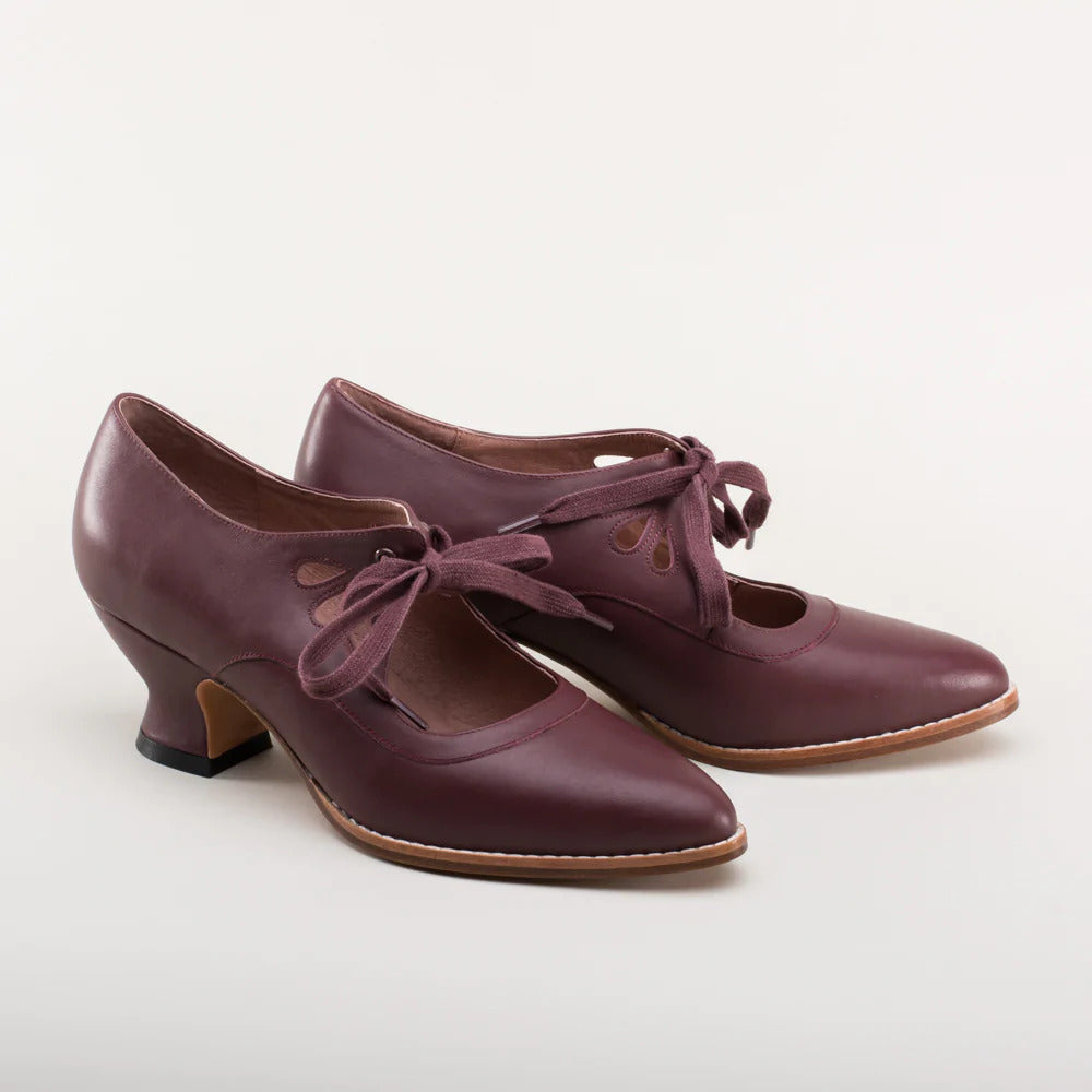 Orthopedische damesschoenen, elegant, hoge hak, modern design, zwart, met antislipzool voor comfort en stabiliteit.