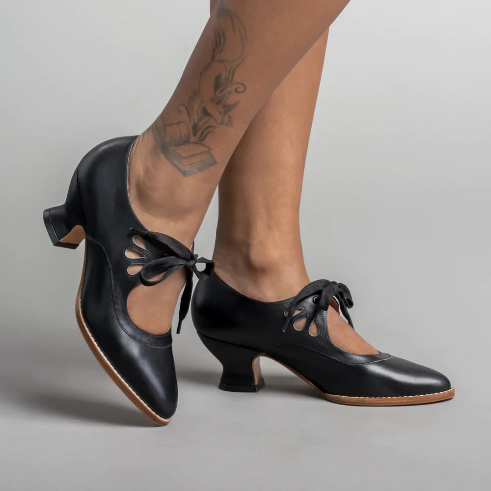 Orthopedische damesschoenen, elegant, hoge hak, modern design, zwart, met antislipzool voor comfort en stabiliteit.