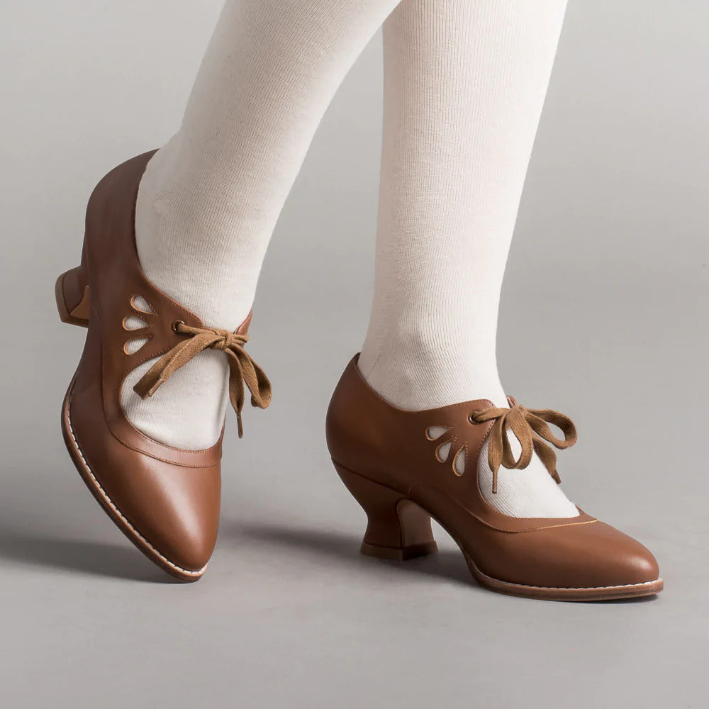Orthopedische damesschoenen, elegant, hoge hak, modern design, zwart, met antislipzool voor comfort en stabiliteit.