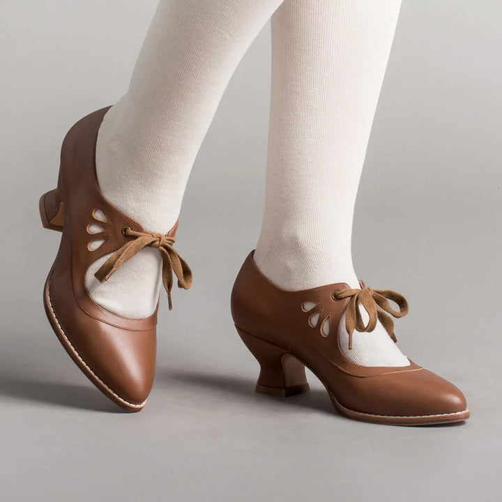 Orthopedische damesschoenen, elegant, hoge hak, modern design, zwart, met antislipzool voor comfort en stabiliteit.