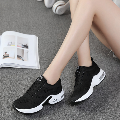 Orthopedische sneakers voor dames, lichtblauw-paars, ademend mesh, flexibele PVC-zool, modern, stijlvol en comfortabel.