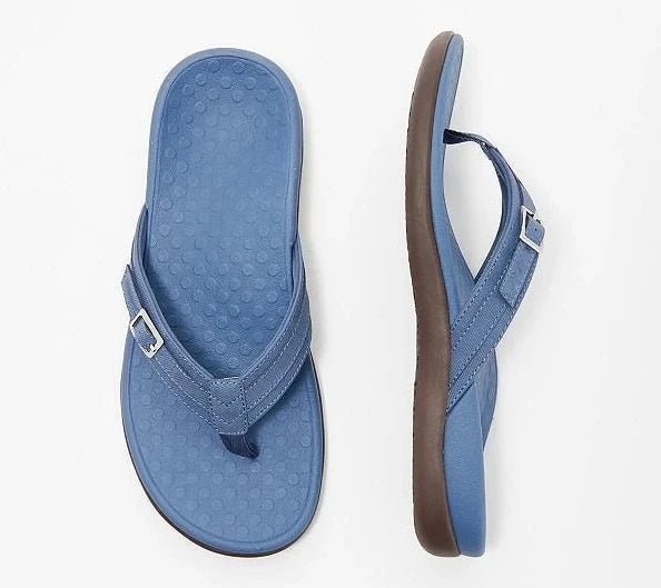 Orthopedische flip-flops voor dames, wit met ergonomisch ontwerp, ademende banden en antislipzool.