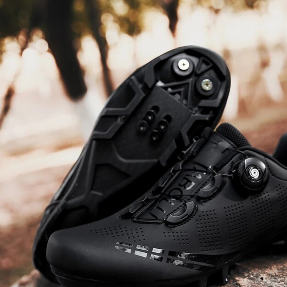 Orthopedische heren fietsschoenen in zwart, ergonomisch ontworpen voor comfort, duurzaam en stijlvol