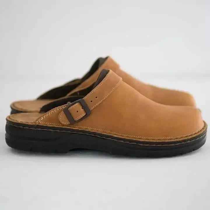 Orthopedische herenslippers, ergonomisch ontwerp, zijaanzicht, elegante en duurzame constructie, comfort