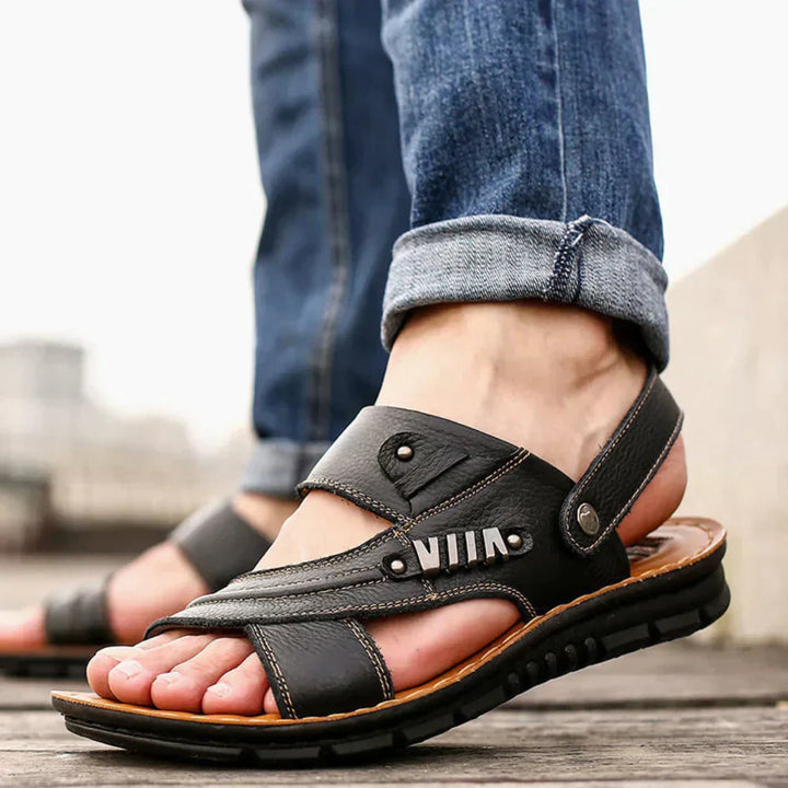Orthopedische herensandalen in bruin, ergonomisch ontwerp met zachte binnenzool, ideaal voor zomercomfort en voetondersteuning.