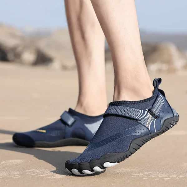 Blauwe dames barefoot waterschoenen, orthopedisch ontwerp voor comfort en stabiliteit tijdens outdoor avonturen.