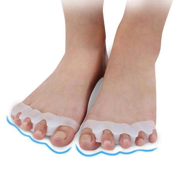 Orthopedische teen corrector: Huidskleurig, flexibel ontwerp, voor comfort en verlichting bij hallux valgus en hamertenen.