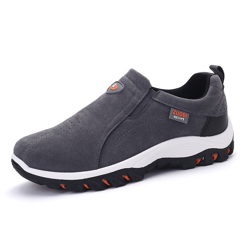 Heren Oscar Comfort sneakers in actie, perfect voor een comfortabele hike of outdoor activiteit met veel comfort.