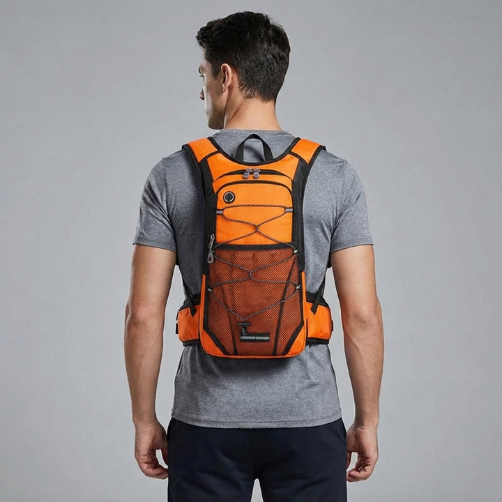 Detailweergave van de duurzame, waterafstotende stof van de Pathcore ergonomische outdoor dagrugzak.