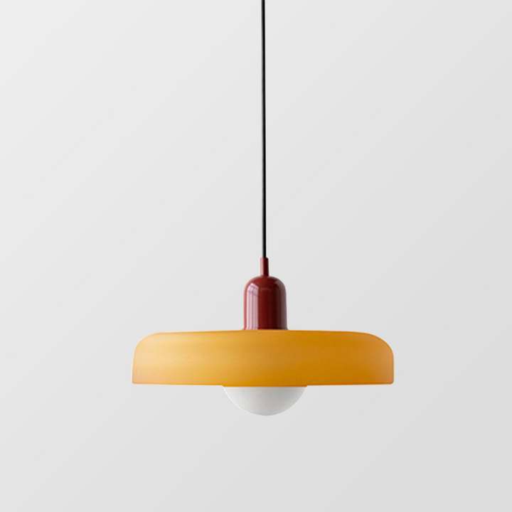 Trendy Bauhaus-stijl hanglamp met opvallend gekleurd glas, verlicht elke maaltijd of bijeenkomst elegant.