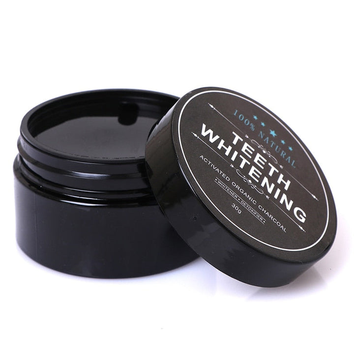 Stralende glimlach met PowerPowder™ natuurlijk tandenwitpoeder. Voor effectief tandenbleken en een fris gebit.