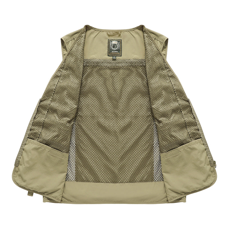Detail van ademend zomervest voor vrouwen, toont de hoge kwaliteit Khaki stof.