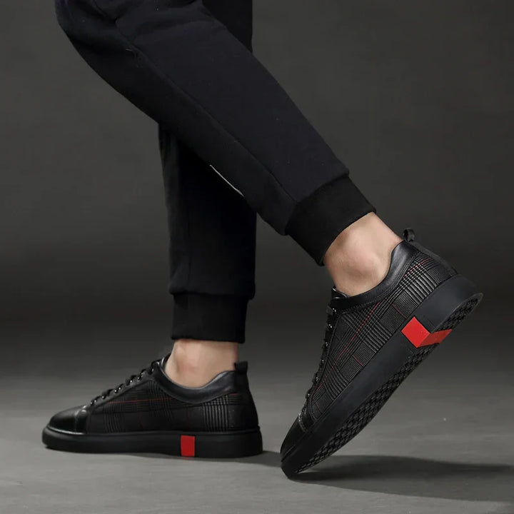 Moderne heren leren sneakers in zwart, met antislipzool voor dagelijks gebruik.