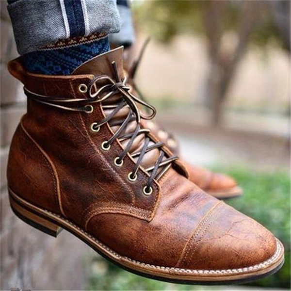 Premium heren lederen laarzen in bruin, klassiek ontwerp met ergonomische pasvorm, ideaal voor tijdloze elegantie en comfort.