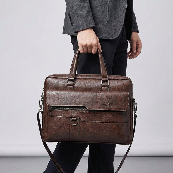 Tijdloze bruine laptoptas (MetroBrief) van PU leer, geschikt als stijlvolle werktas of zakelijke aktetas.