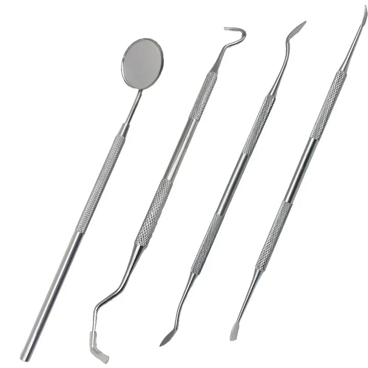 Tandsteen verwijder set met diverse mondverzorgingstools. Essentieel voor preventie van plaque en tandsteen thuis.