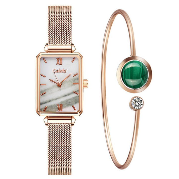 UniekWatch™ rechthoekig gouden dameshorloge, een elegant mode-item voor vrouwen.