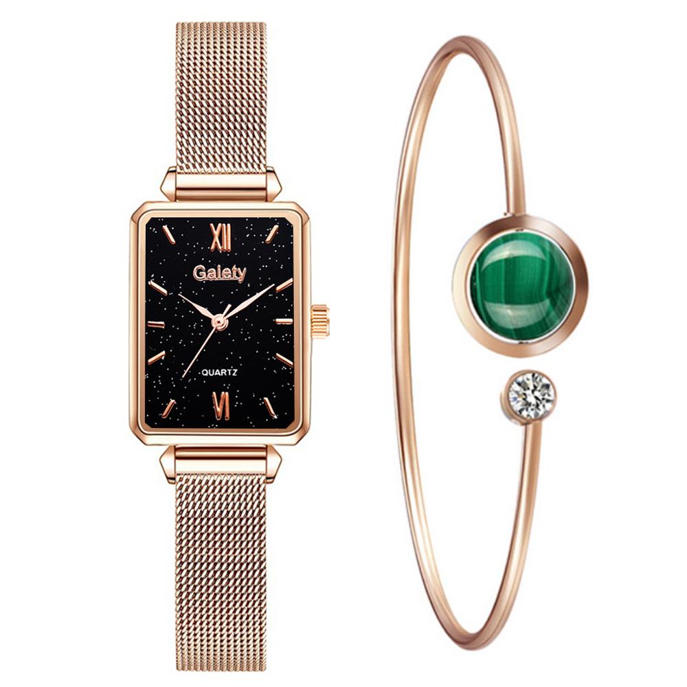 Stijlvol gouden rechthoekig horloge voor dames, duurzaam sieraad.