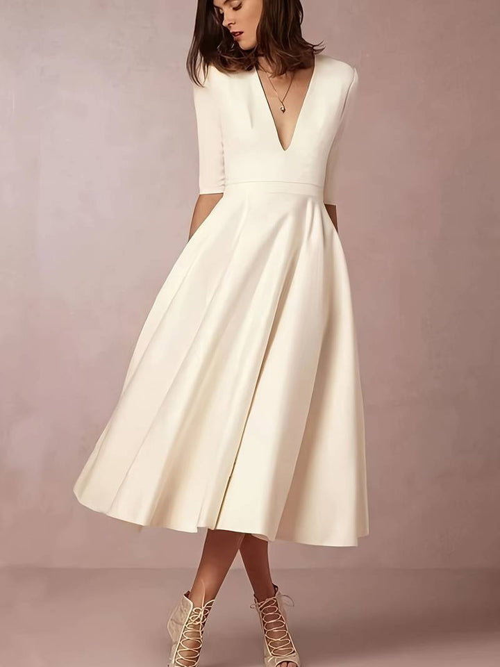 Retro jaren 60 A-lijn swingjurk, stijlvolle vintage elegantie, benadrukt figuur, beige, knielang, ideaal voor elke gelegenheid