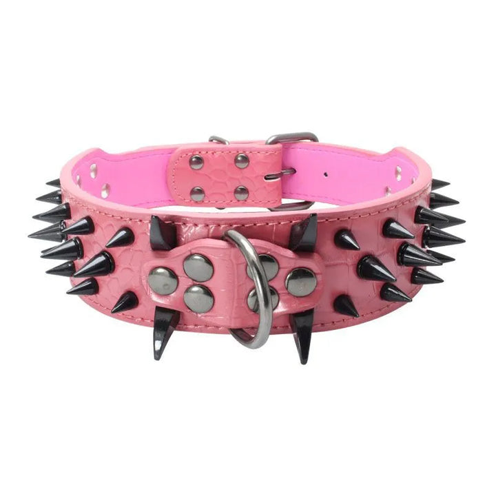 Stevige verstelbare honden halsband met gouden nieten, gemaakt van kunstleer voor grote honden, elegant ontwerp, bescherming en stijl.