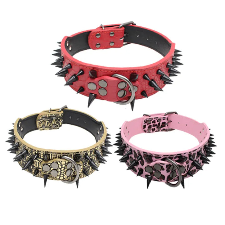 Robuuste verstelbare honden halsband met gouden nieten, gemaakt van kunstleer voor grote honden, stijlvol design, beschermend en modieus.
