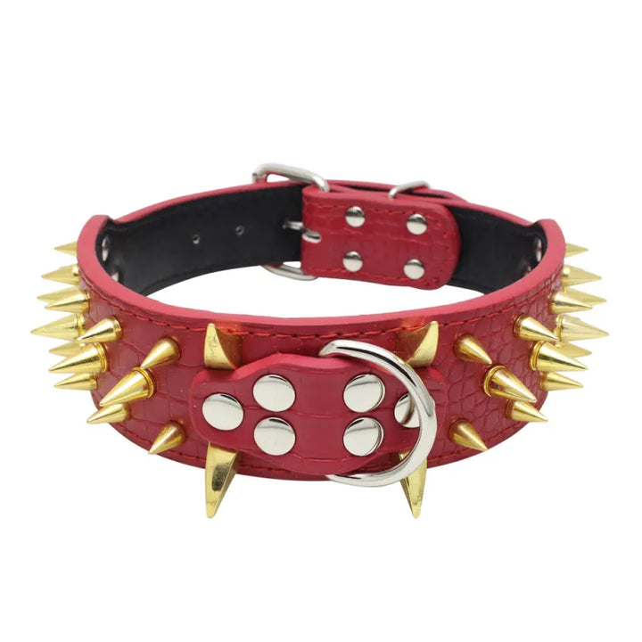 Robuuste verstelbare honden halsband met gouden nieten, gemaakt van kunstleer voor grote honden, stijlvol design, beschermend en modieus.