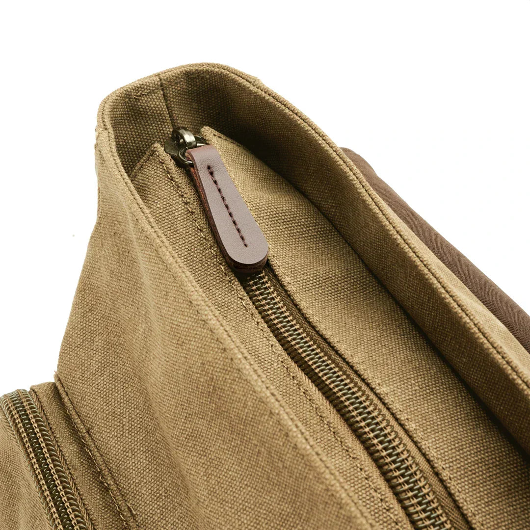 Dagelijkse tas voor mannen: stevige canvas crossbody met ruime opbergruimte en brede riem.