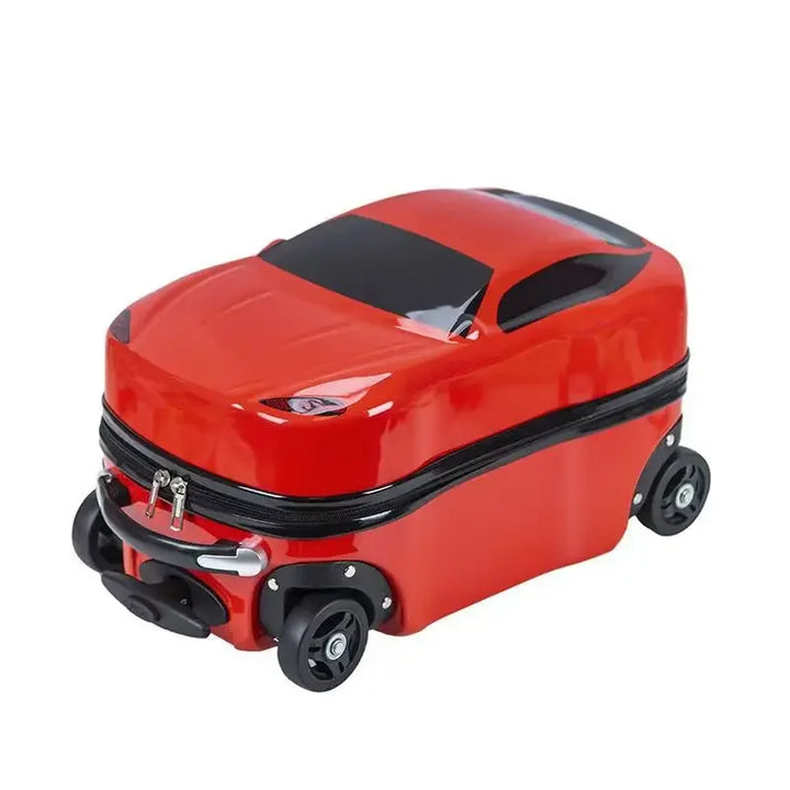 Rode 3D kinderkoffer in auto design. Robuuste harde schaal, perfecte handbagage voor reizen en speelplezier.