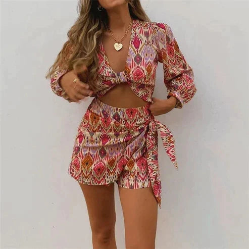 Modieuze Lorena dames kleding set: stijlvolle rode blouse en wikkelrok. Ideaal voor elegante casual zomerlooks.