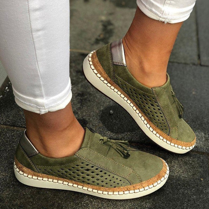 Rode orthopedische dames zomerschoenen van vegan leer voor ultiem voetcomfort. Ademend, ideaal voor wandelen.