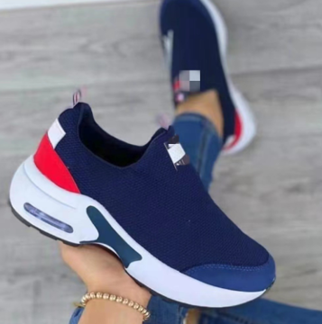 Stijlvolle RedSneaks dames sneakers met orthopedische zool; comfortabel en ideaal voor moderne damesmode.