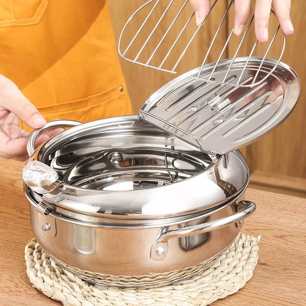 Frituurpan met precieze temperatuurregeling voor veilig en gezond frituren van diverse gerechten.