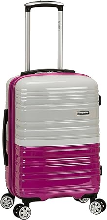 De "Cotton Candy" lichtgewicht hardcase koffer, staand op zijn wielen. Slank profiel, klaar voor vertrek.