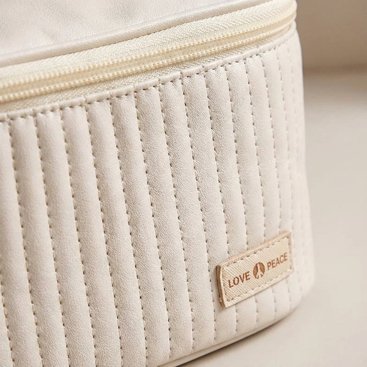 Luxe stijlvolle toilettas NeatCase, een elegante opbergtas voor cosmetica en beauty essentials.