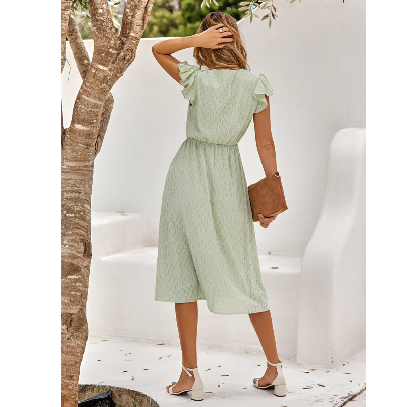 Dames ruches midi zomerjurk met V-hals, A-lijn en vloeiende ruchesmouwen, een vrouwelijke en casual stijl voor warme dagen.