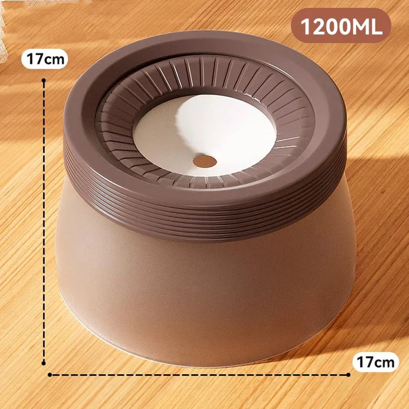 Schone, lekvrije kunststof honden drinkbak in groen. Robuust ontwerp voor stressvrij drinken thuis en onderweg.