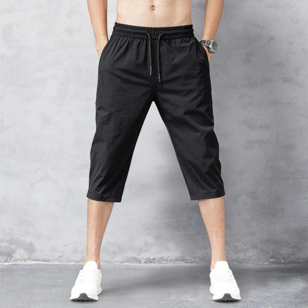 Sneldrogende herenshorts van nylon in een klassiek ontwerp, ideaal voor vrije tijd, strand en activiteiten.
