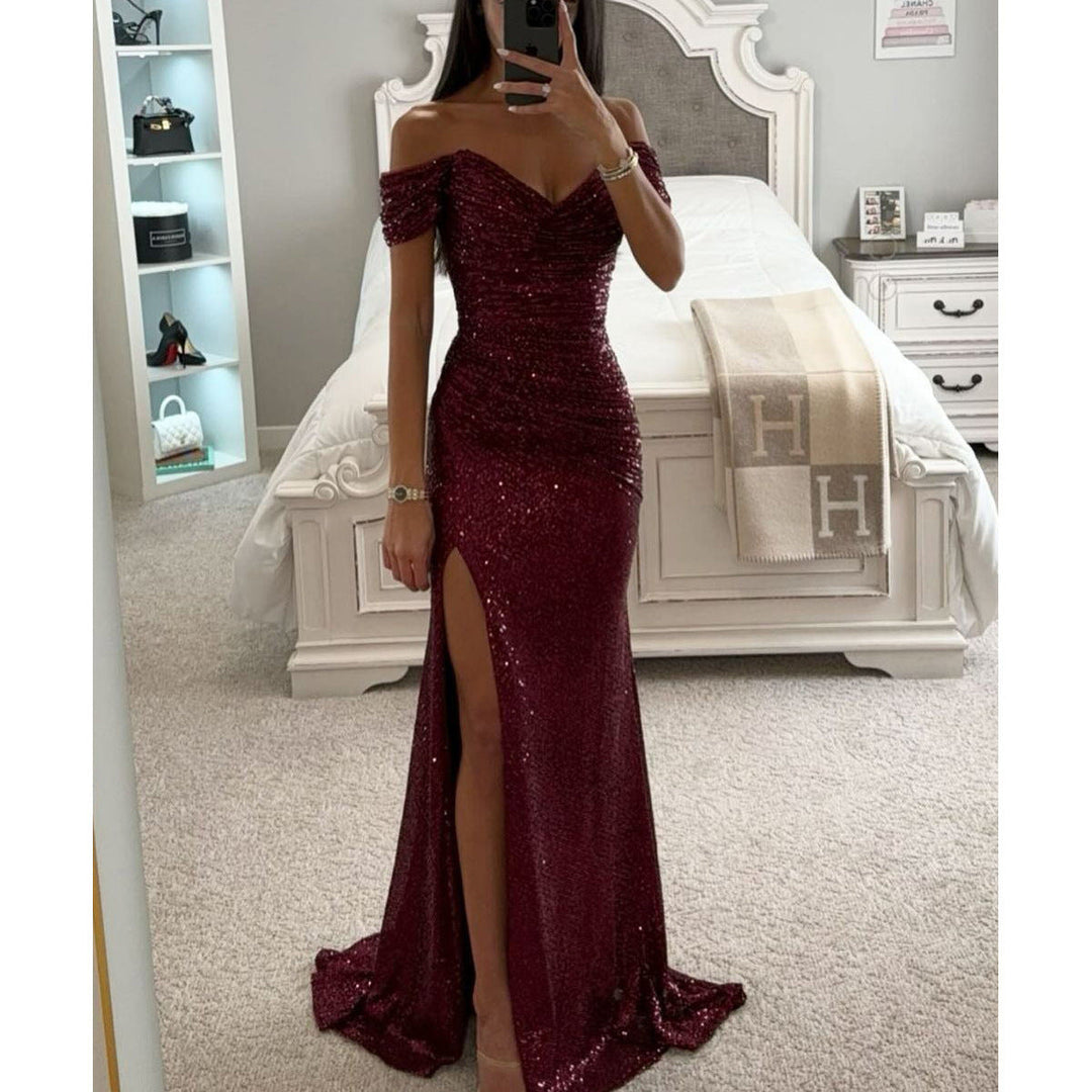 Schitterende off-shoulder avondjurk in champagnekleur voor dames, met een elegant silhouet en hoge split.