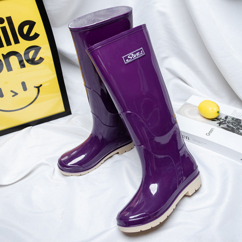 Zwarte dames regenlaarzen, waterdicht en antislip met stevige zool, stijlvol ontwerp voor regenachtig weer.