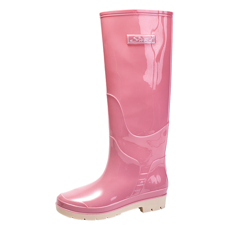 Zwarte dames regenlaarzen, waterdicht en antislip met stevige zool, stijlvol ontwerp voor regenachtig weer.