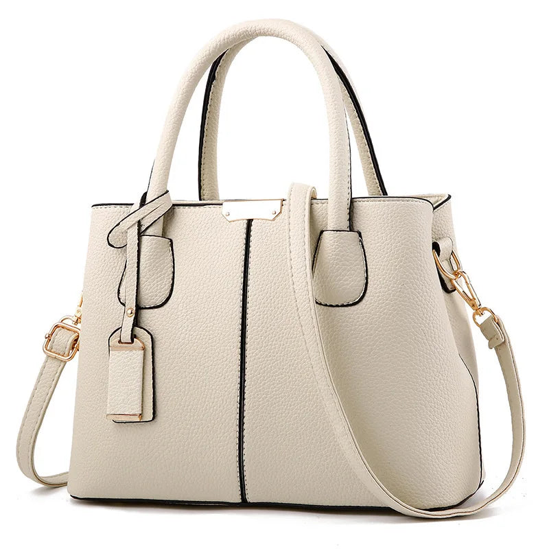 Zwarte dames crossbody tas van kunstleer, elegant en ruim, voor stijlvolle vrouwen in het dagelijks leven en bij gelegenheden.