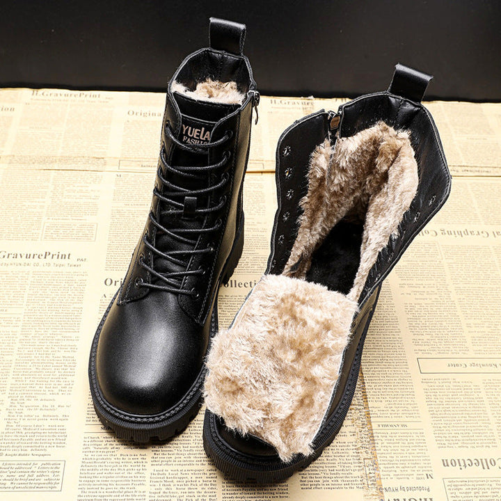 Zwarte damesleren laarzen met elegant design en antislipzool, bieden stijlvol comfort voor de winter.