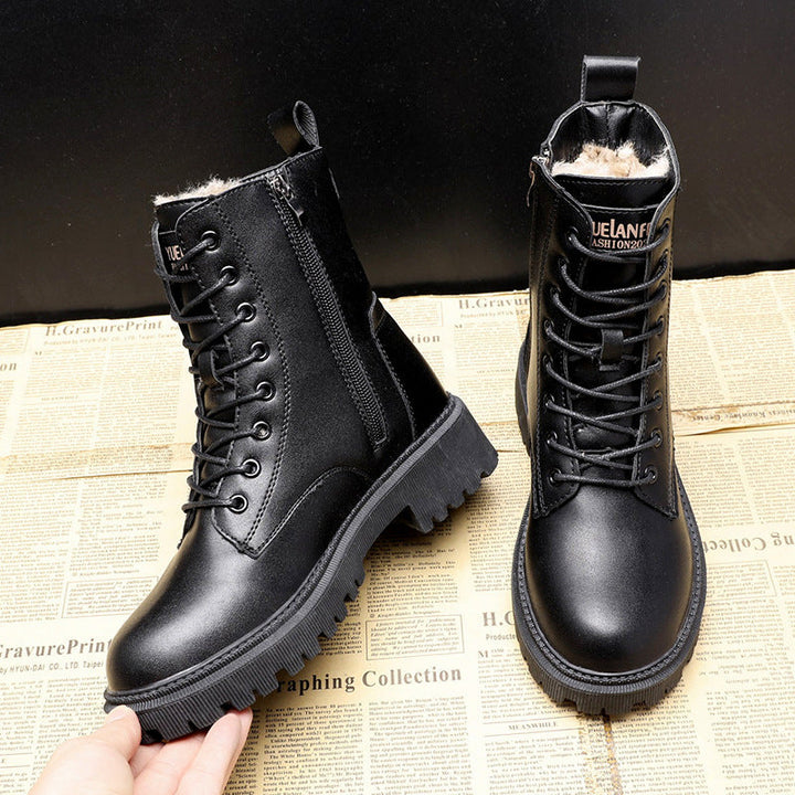 Zwarte damesleren laarzen met elegant design en antislipzool, bieden stijlvol comfort voor de winter.