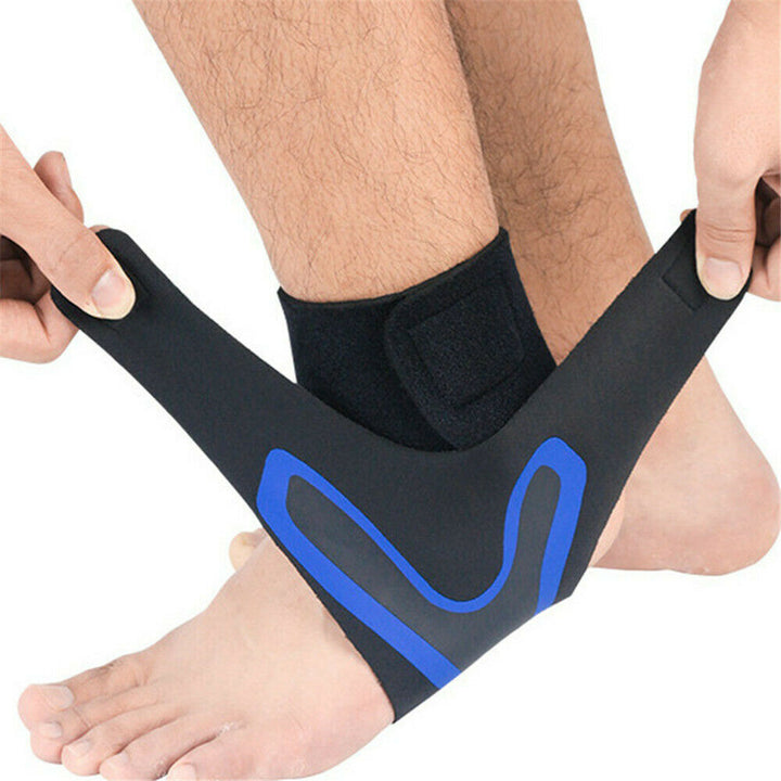 Zwarte enkelbandage voor pijnverlichting en stabiliteit, ergonomisch ontwerp voor sport en dagelijks gebruik.