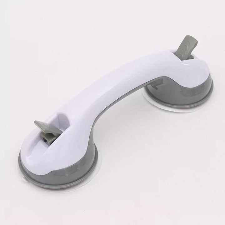 SecureGrip handgreep in de douche gemonteerd, robuuste handgreep met sterke zuignappen op gladde tegels voor stabiele grip.