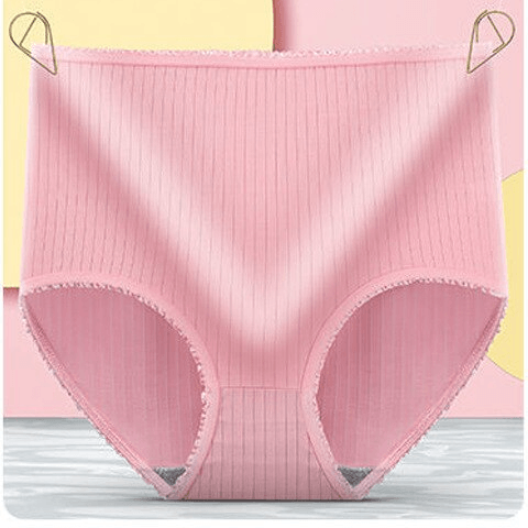 De 3 lekvrije onderbroeken voor dames netjes gestapeld, klaar voor gebruik. Een praktische en comfortabele set.